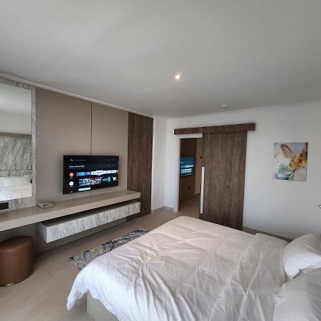 Imperial Suites Hotel Manama Exterior photo