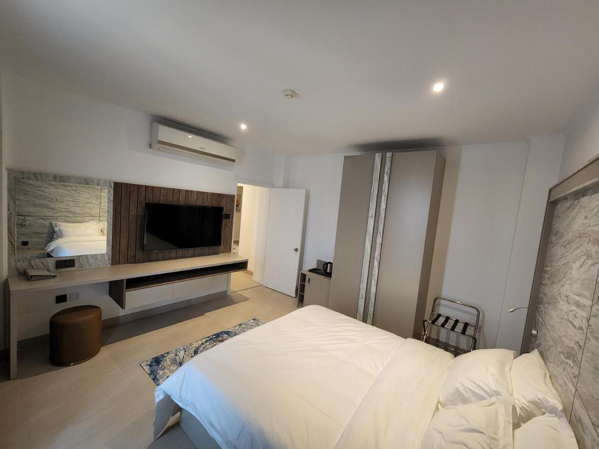 Imperial Suites Hotel Manama Exterior photo
