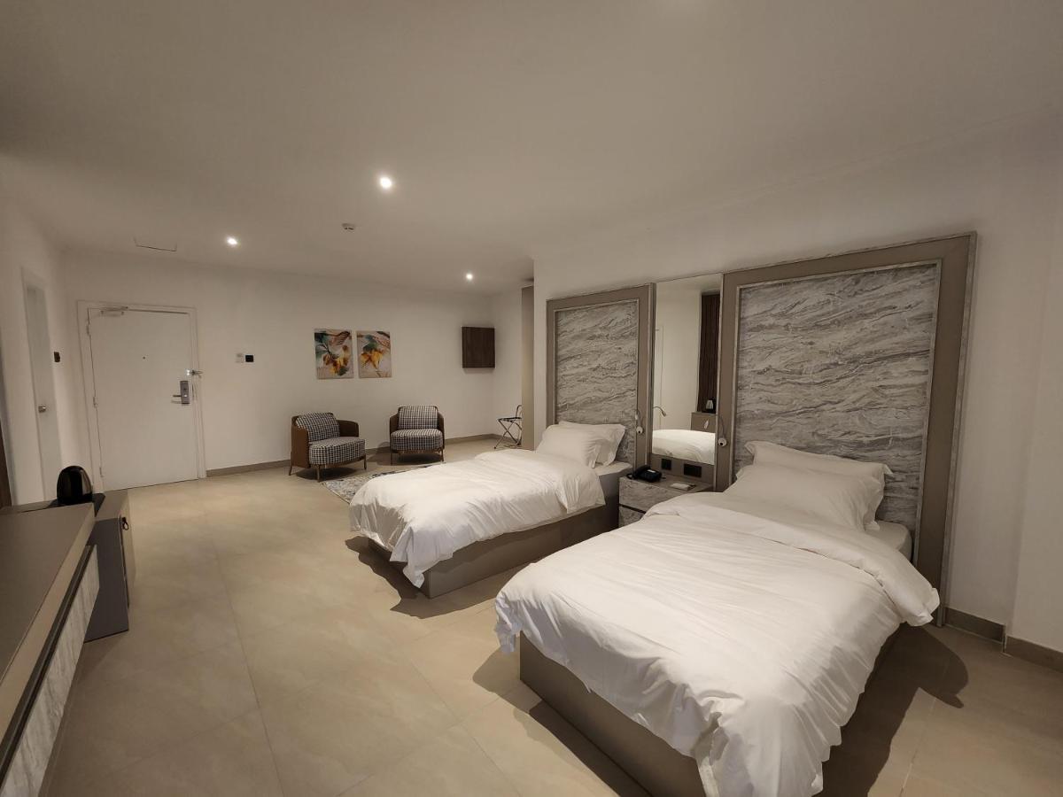 Imperial Suites Hotel Manama Exterior photo