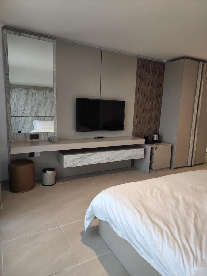Imperial Suites Hotel Manama Exterior photo