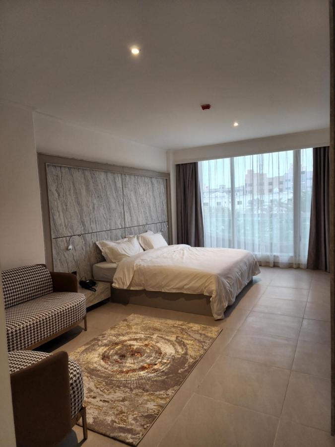 Imperial Suites Hotel Manama Exterior photo
