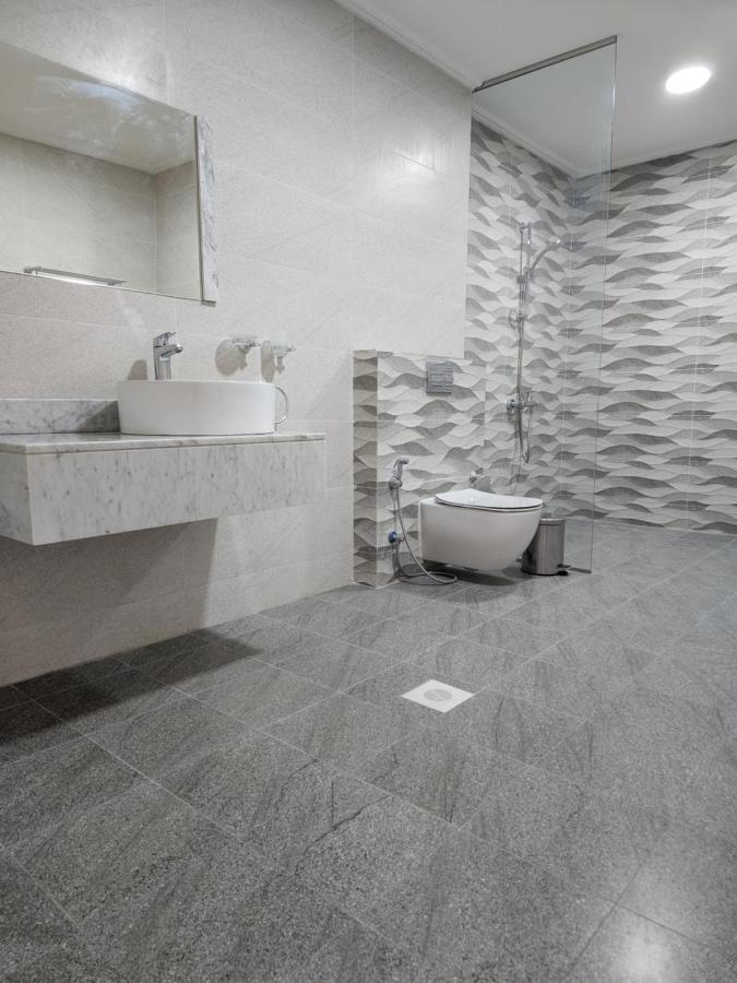 Imperial Suites Hotel Manama Exterior photo