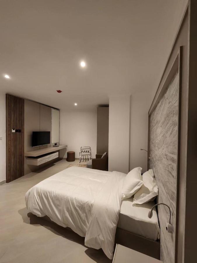 Imperial Suites Hotel Manama Exterior photo