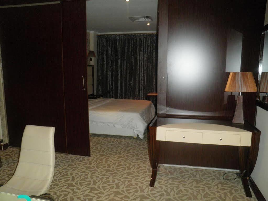 Imperial Suites Hotel Manama Exterior photo